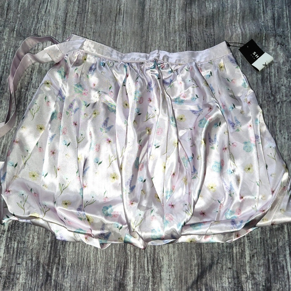 SHEIN Floral Satin Mini Skirt Women's Size M Pastel Lavender‎ Botanical Print